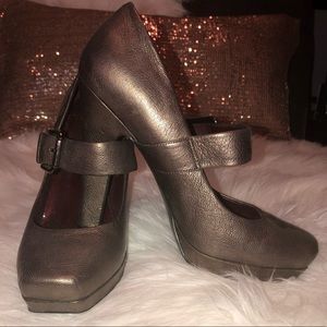 Jessica Simpson platform heels